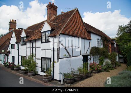 traditionelle Hütten in dem mittelalterlichen Dorf Shere in der Nähe von Guldford Surrey Stockfoto