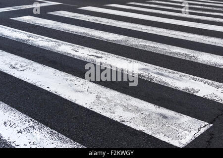 Fußgänger auf der Straße überqueren, Zebra Verkehr zu Fuß Weg Stockfoto