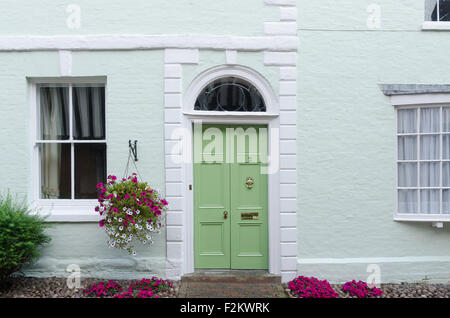 Intelligente Haustür zu einem Haus in der Stadt von Alcester Warwickshire. Stockfoto