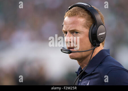 20. September 2015: Dallas Cowboys Cheftrainer Jason Garrett, während die NFL-Spiel zwischen den Dallas Cowboys und die Philadelphia Eagles am Lincoln Financial Field in Philadelphia, Pennsylvania zusieht. Die Dallas Cowboys gewann 20-10. Christopher Szagola/CSM Stockfoto