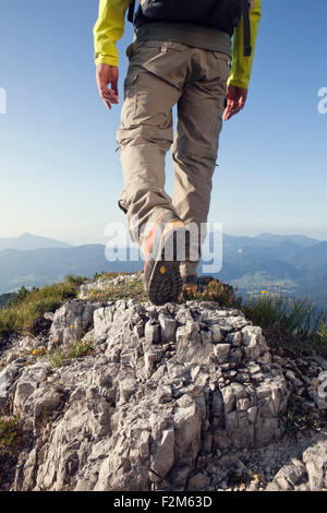 Österreich, Tirol, Mann Wandern am Unterberghorn Stockfoto