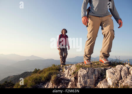 Österreich, Tirol, alle Paare Wandern am Unterberghorn Stockfoto