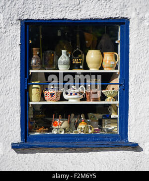 Curio-Schaufenster. Die Nussschale, Kirkland, Kendal, Cumbria, England, Vereinigtes Königreich, Europa. Stockfoto