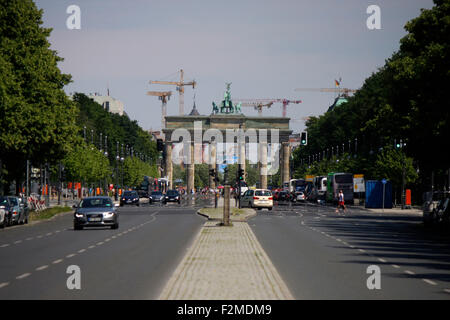 Straße des 17. Juni. Juni, Brandenburger Tor, Berlin-Tiergarten. Stockfoto