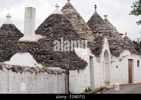 Trulli im Stadtteil Monti in Alberobello. Stockfoto