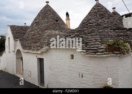 Trulli im Stadtteil Monti in Alberobello. Stockfoto