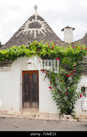 Trulli im Stadtteil Monti in Alberobello Stockfoto