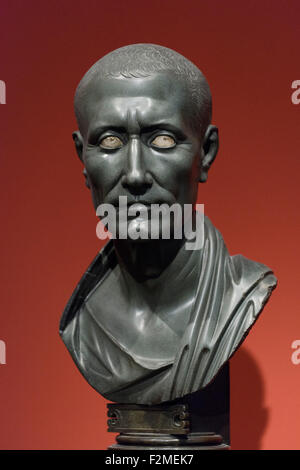 Berlin. Deutschland. Portrait von Julius Caesar, auch bekannt als die grüne Caesar, Graywacke aus Ägypten 1-50 n. Chr., Altes Museum. Stockfoto
