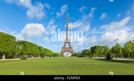 Parc du Champ de Mars, Eiffelturm, Paris, Frankreich Stockfoto