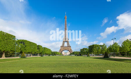 Parc du Champ de Mars, Eiffelturm, Paris, Frankreich Stockfoto