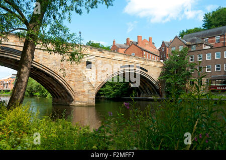 Framwellgate-Brücke und den Fluss zu tragen, Durham City, England, UK Stockfoto