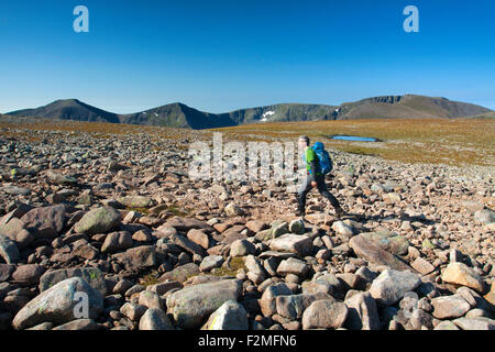 Braeriach, Sgor ein Lochain Uaine und Cairn Toul aus Ben Macdui, Cairngorm National Park, Badenoch & Speyside Stockfoto