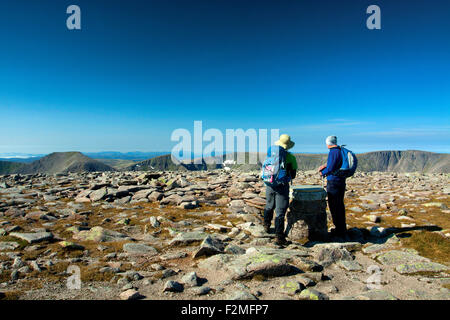 Braeriach, Sgor ein Lochain Uaine und Cairn Toul aus Ben Macdui, Cairngorm National Park, Badenoch & Speyside Stockfoto