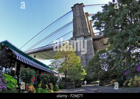 River Cafe unter der Brooklyn Bridge im DUMBO Bezirk von Brooklyn Stockfoto