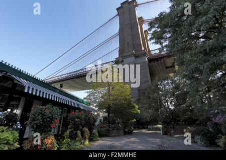 Das River Cafe unter der Brooklyn Bridge in Fulton Landing Park Brooklyn New York City Stockfoto