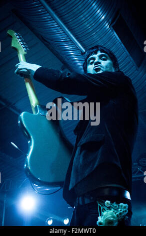 Johnny Marr im Maschinenraum, Southampton, UK im September 2015 Gitarre zu spielen. Stockfoto