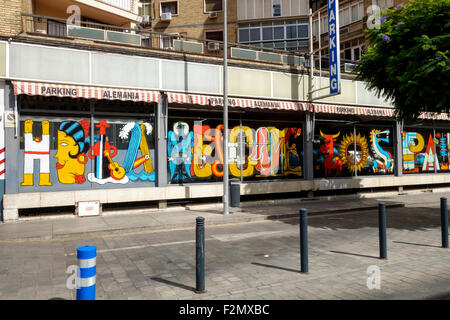 Wandbild der Streetart-Künstler ANDI RIVAS Malerei in Malaga Soho Künstlerviertel, Andalusien, Spanien. Stockfoto