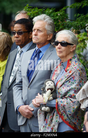 New York, USA. 21. September 2015. Vereinten Nationen Boten des Friedens und Goodwill-Botschafter Herbie Hancock, Michael Douglas und Jane Goodall (L, R), Teilnahme an einer Zeremonie anlässlich des internationalen Tag des Friedens am UNO-Hauptsitz in New York, Vereinigte Staaten, 21. September 2015. Bildnachweis: Li Muzi/Xinhua/Alamy Live-Nachrichten Stockfoto