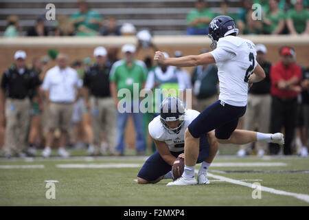 Denton, TX, USA. 19. Sep, 2015. 19. September 2015: Reis Eulen legen Kicker Jack Fox #2 während der NCAA Football-Spiel zwischen den Reis Eulen und dem North Texas bedeuten grün Apogee-Stadion in Denton, TX. Bildnachweis: JP Weber/ZumaPress © Jp Weber/ZUMA Draht/Alamy Live-Nachrichten Stockfoto