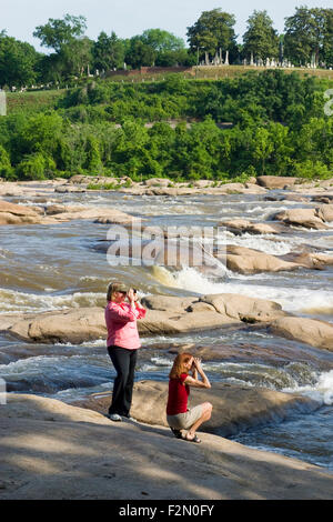 James River produziert die landesweit einzige Stromschnellen der Klasse IV in einem städtischen Umfeld, Richmond, Virginia Stockfoto