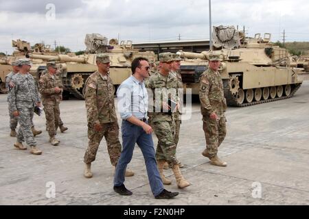 Handeln unter Secretary Of The Army Eric Fanning Besuche Fort Hood 15. September 2015 in Killeen, Texas. Präsident Obama hat in einem historischen zuerst für das Pentagon entschieden, nominieren Eric Fanning, die Armee, eine Bewegung zu führen, die ihn den ersten offen schwulen zivile Sekretär eines militärischen Dienste machen würde. Stockfoto