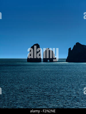 Faraglioni Felsen, Insel Capri, Provinz von Neapel, Kampanien, Italien Stockfoto