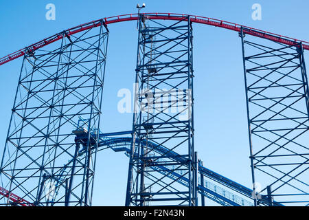 Blackpool Pleasure Beach und big Dipper beängstigende Fahrt Unterhaltung, Lancashire, England Stockfoto