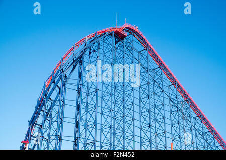 Blackpool Pleasure Beach und big Dipper beängstigende Fahrt Unterhaltung, Lancashire, England Stockfoto