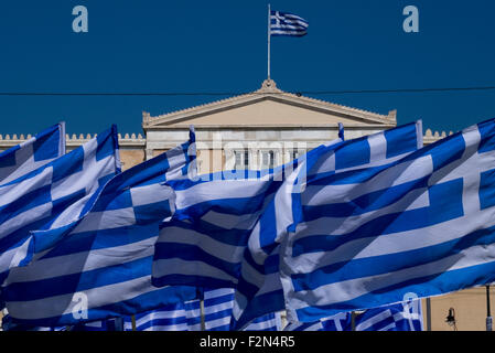 Fahnen vor dem griechischen Parlament in Syntagma-Platz, Athen Stockfoto