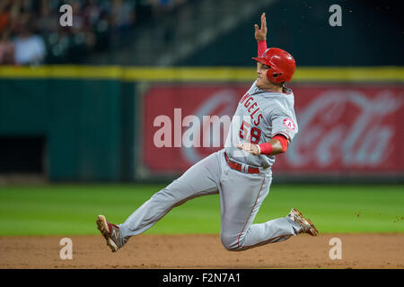 Houston, TX, USA. 21. Sep, 2015. Los Angeles Angels Catcher Carlos Perez (58) stiehlt sicher 2. Basis während der 3. Inning ein Hauptliga-Baseball-Spiel zwischen der Houston Astros und die Los Angeles Angels im Minute Maid Park in Houston, Texas. Trask Smith/CSM/Alamy Live-Nachrichten Stockfoto