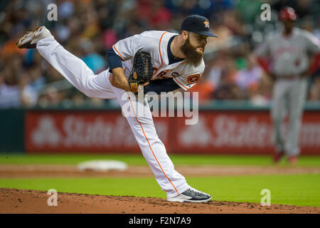 Houston, TX, USA. 21. Sep, 2015. Houston Astros Krug Dallas Keuchel (60) Stellplätze während des 2. Innings ein Hauptliga-Baseball-Spiel zwischen der Houston Astros und die Los Angeles Angels im Minute Maid Park in Houston, Texas ab. Trask Smith/CSM/Alamy Live-Nachrichten Stockfoto