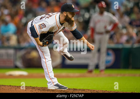 Houston, TX, USA. 21. Sep, 2015. Houston Astros Krug Dallas Keuchel (60) Stellplätze während des 5. Innings ein Hauptliga-Baseball-Spiel zwischen der Houston Astros und die Los Angeles Angels im Minute Maid Park in Houston, Texas ab. Trask Smith/CSM/Alamy Live-Nachrichten Stockfoto