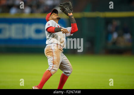 Houston, TX, USA. 21. Sep, 2015. Los Angeles Angels Shortstop Erick Aybar (2) bereitet sich auf einen Haken bei der 5. Inning der Major League Baseball Spiel zwischen der Houston Astros und die Los Angeles Angels im Minute Maid Park in Houston, Texas zu machen. Trask Smith/CSM/Alamy Live-Nachrichten Stockfoto