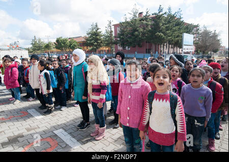 Türkei, KILIS: Eine Unicef-Schule sorgt für mehr als 1000 syrische Flüchtlingskinder. Sie werden in zwei Schichten unterrichtet. Stockfoto