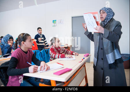 Türkei, KILIS: Eine Unicef-Schule sorgt für mehr als 1000 syrische Flüchtlingskinder. Sie werden in zwei Schichten unterrichtet. Stockfoto