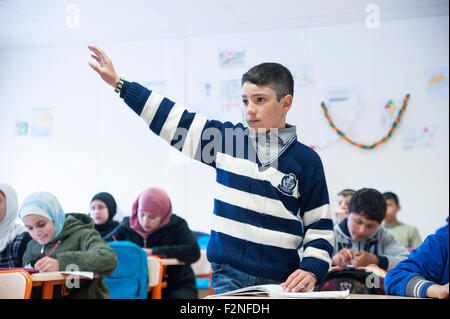 Türkei, KILIS: Eine Unicef-Schule sorgt für mehr als 1000 syrische Flüchtlingskinder. Sie werden in zwei Schichten unterrichtet. Stockfoto