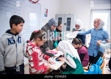 Türkei, KILIS: Eine Unicef-Schule sorgt für mehr als 1000 syrische Flüchtlingskinder. Sie werden in zwei Schichten unterrichtet. Stockfoto