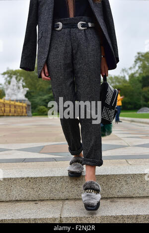 Stylist Estelle Pigault Ankunft bei der Burberry-Modenschau während der London Fashion Week - 21. September 2015 - Foto: Start-und Landebahn Manhattan/Celine Gaille *** für nur zur redaktionellen Nutzung *** Stockfoto