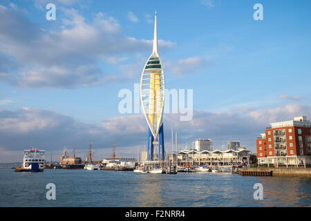 Ein Abend-Schuss von Portsmouth (Emirate) Spinnaker Tower von Old Portsmouth Stockfoto