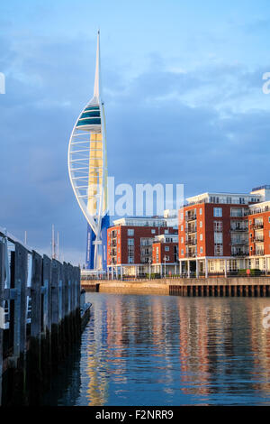 Ein Abend-Schuss von Portsmouth (Emirate) Spinnaker Tower von Old Portsmouth Stockfoto