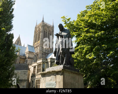 Tennyson Statue am Lincoln Kathedrale, entworfen von George Frederick Watts Stockfoto