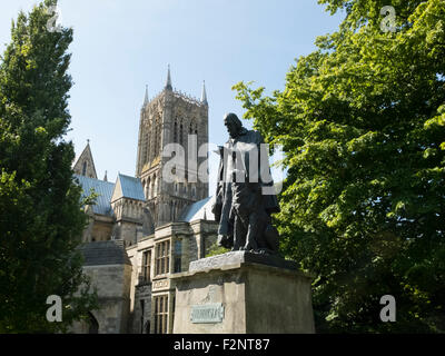 Tennyson Statue am Lincoln Kathedrale, entworfen von George Frederick Watts Stockfoto