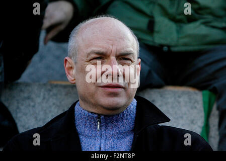 Brian Eno schließt sich palästinensische Demonstranten auf dem Londoner Trafalgar Square zusammen mit geschätzten 15.000 Demonstranten protestierten gegen Israels Bombardierung des Gazastreifens Stockfoto