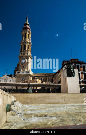 La Seo Kathedrale Ansichten von unten. Zaragoza Stadtzentrum, Aragon, Spanien Stockfoto