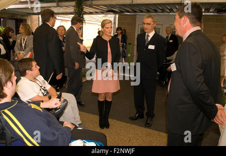 Ihre Königliche Hoheit die Gräfin von Wessex (Patron) während eines Besuchs in Treloar School und das College (eine spezielle Schule... Stockfoto