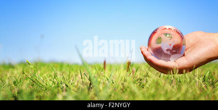 Erde in der Hand, Konzept für die Umwelt. Stockfoto