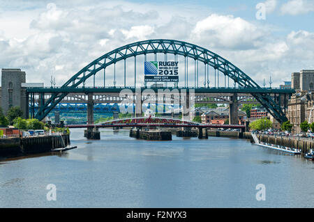 Die Tyne Brücken aus die Gateshead Millennium Bridge, Newcastle-Gateshead, Tyne and Wear, England, UK. Stockfoto