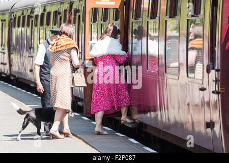 Reenactors in den 1940er Jahren Kriegszeiten am Wochenende auf der Great Central Railway Stockfoto