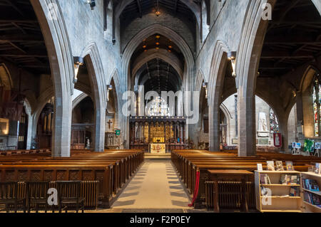 Die Cathedral Church of St. Nicholas, Newcastle Upon Tyne, England, UK.  Das Kirchenschiff in Richtung Osten Fenster blickte. Stockfoto