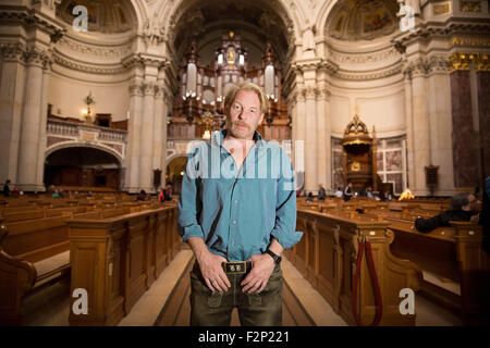 Berlin, Deutschland. 21. Sep, 2015. Deutscher Schauspieler und Regisseur Ben Becker stellt in einem Interview zur Förderung seiner bevorstehenden Spiel "Ich, Judas" (lit.) I, Judas) an der Kathedrale in Berlin, Deutschland, 21. September 2015. Das Spiel wird am 18. November 2015 premiere. Foto: Jörg CARSTENSEN/Dpa/Alamy Live News Stockfoto